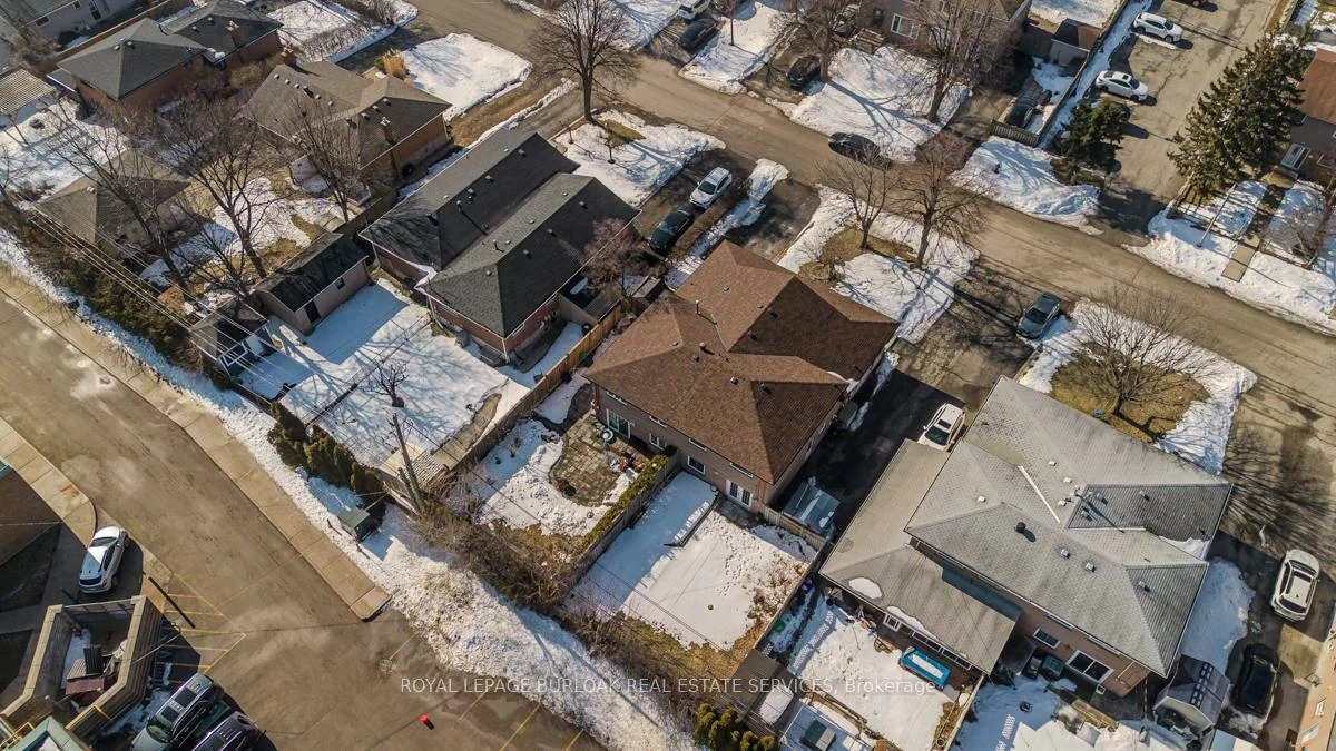 1294, Napier, 1003 - CP College Park, Oakville