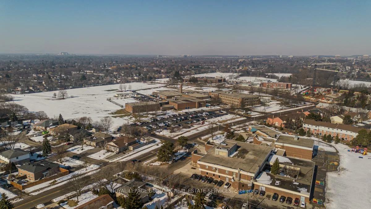 1294, Napier, 1003 - CP College Park, Oakville