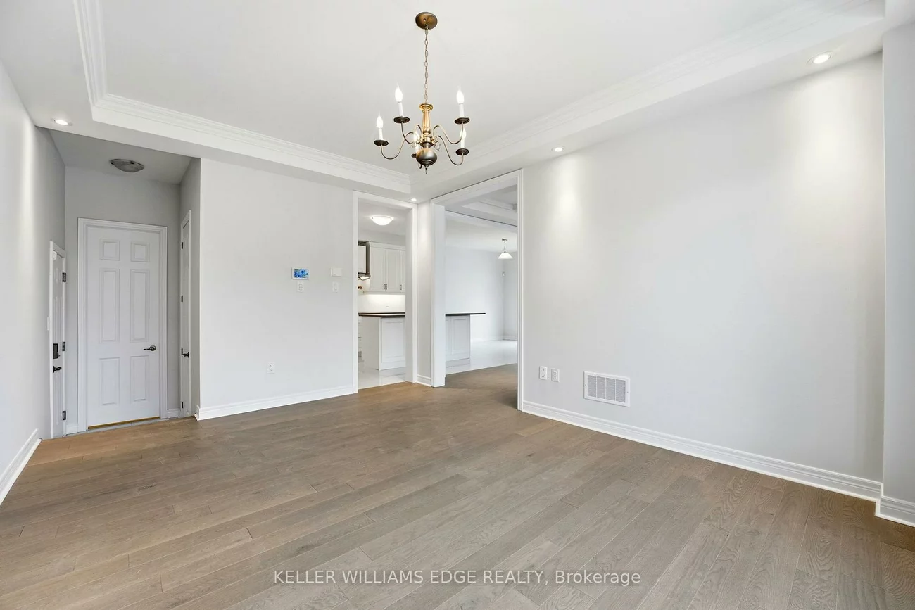 132, Settlers, 1008 - GO Glenorchy, Oakville