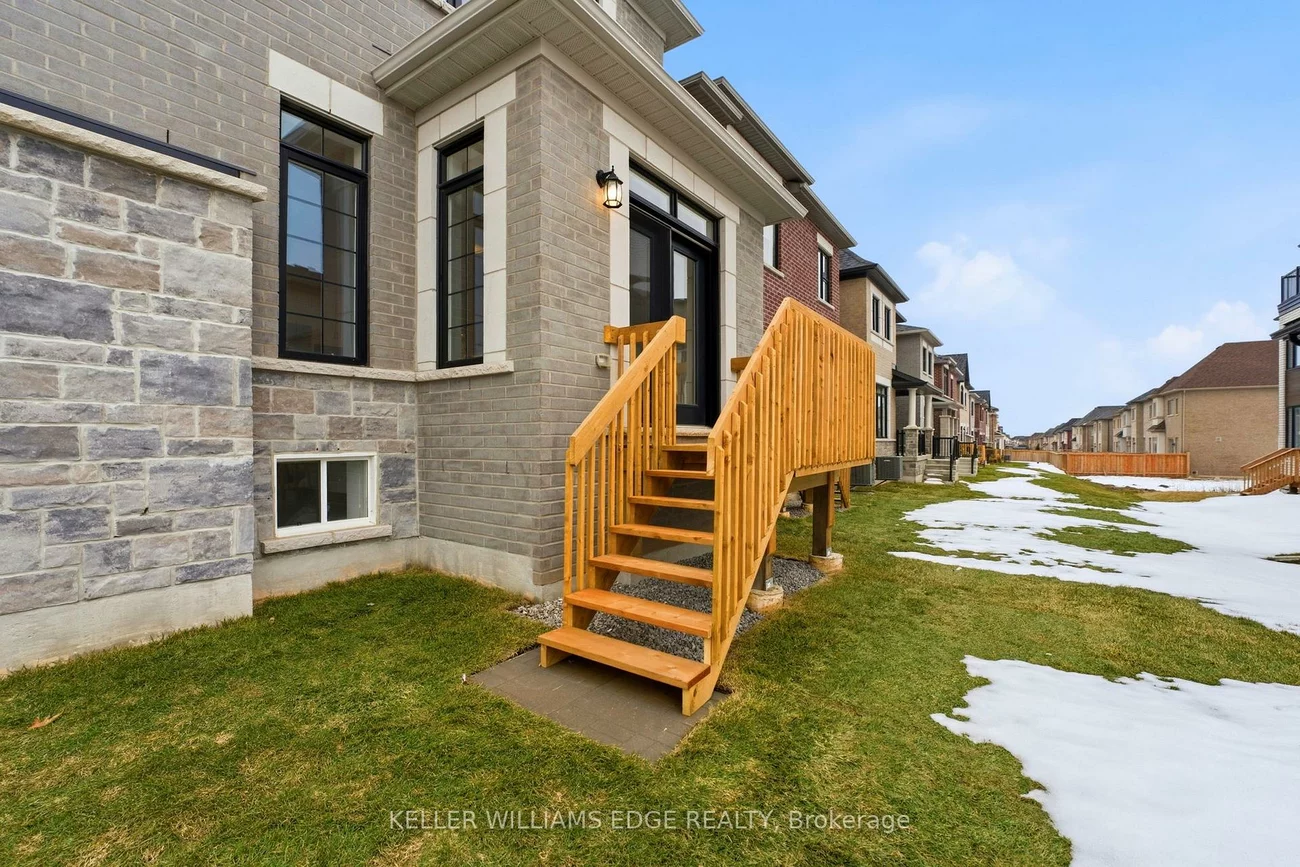 132, Settlers, 1008 - GO Glenorchy, Oakville