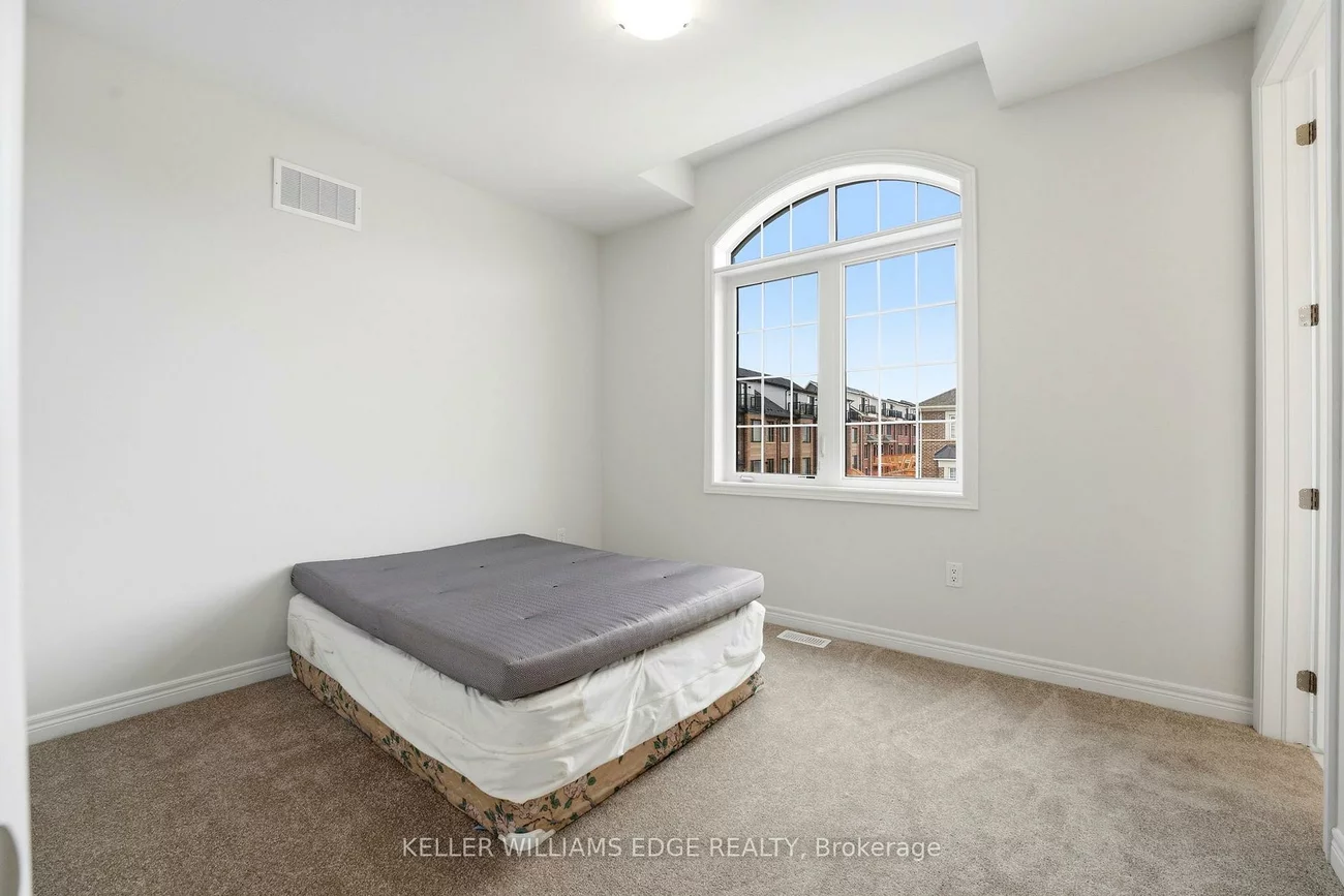 132, Settlers, 1008 - GO Glenorchy, Oakville