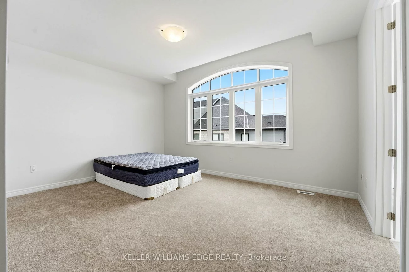 132, Settlers, 1008 - GO Glenorchy, Oakville