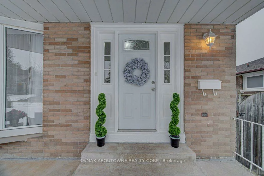 1239, Montclair, 1003 - CP College Park, Oakville