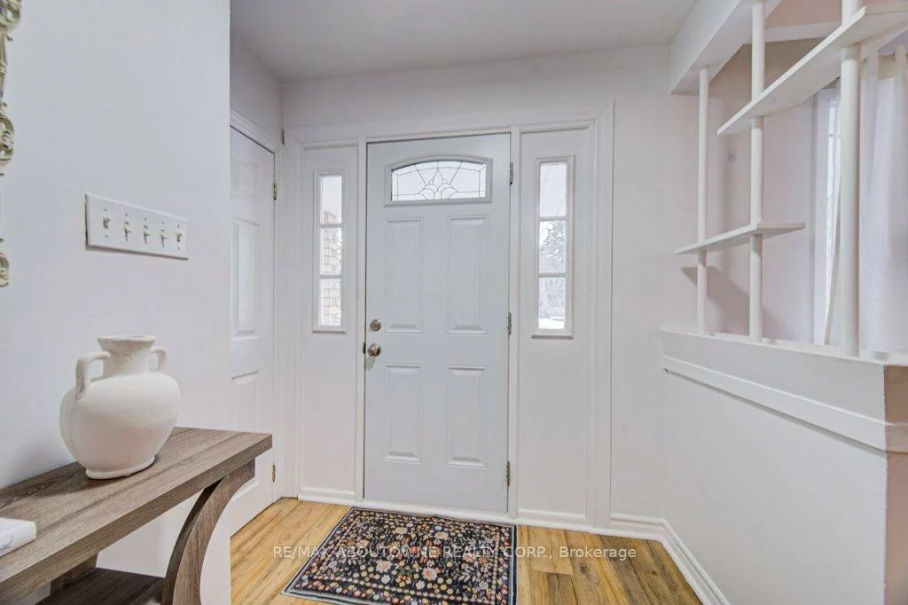 1239, Montclair, 1003 - CP College Park, Oakville