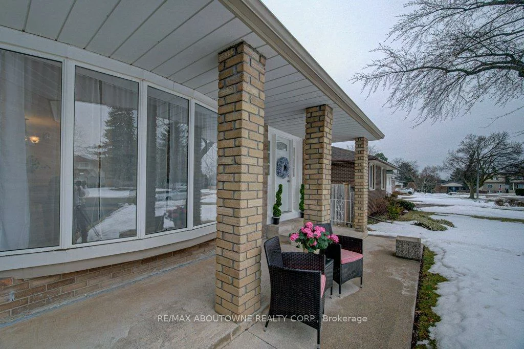 1239, Montclair, 1003 - CP College Park, Oakville