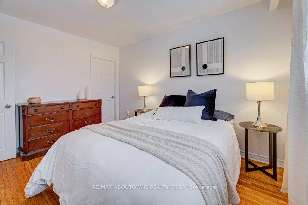 1239, Montclair, 1003 - CP College Park, Oakville