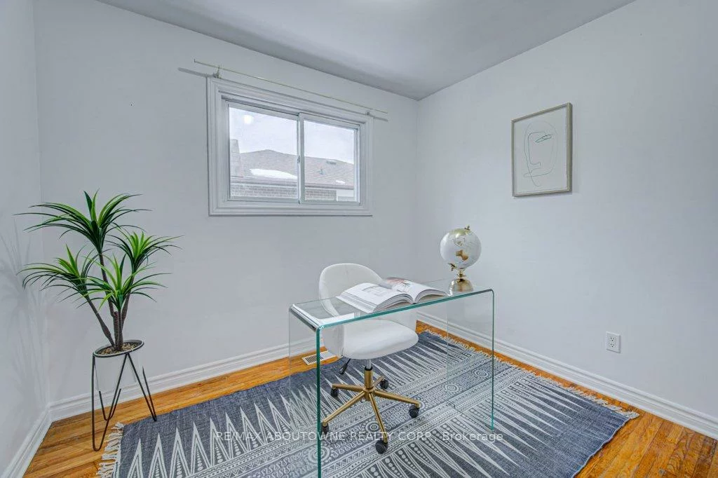 1239, Montclair, 1003 - CP College Park, Oakville