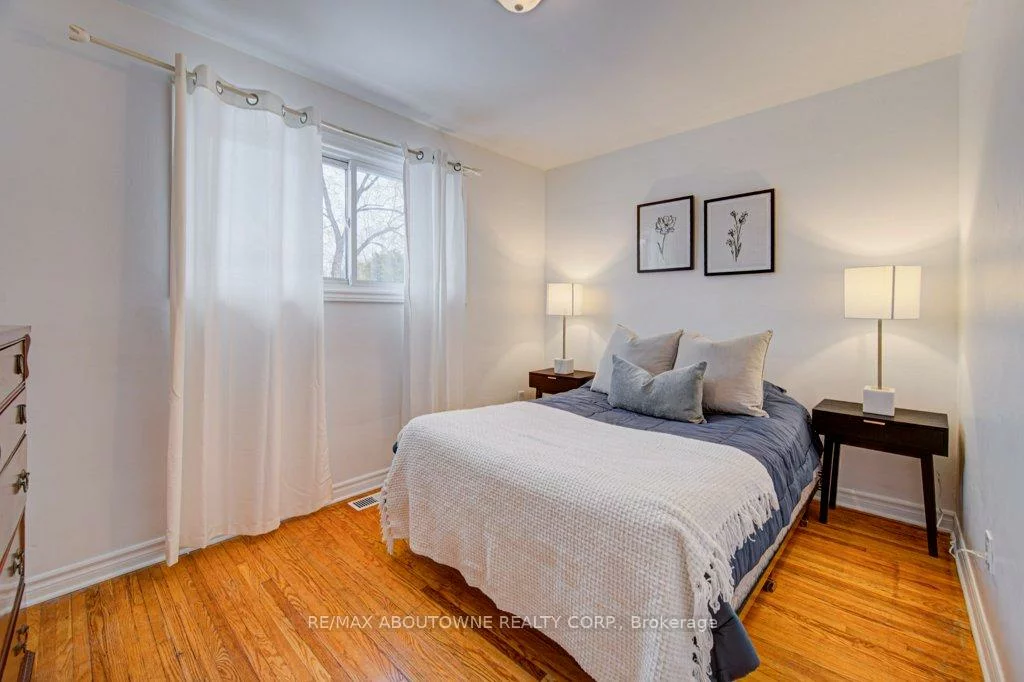 1239, Montclair, 1003 - CP College Park, Oakville