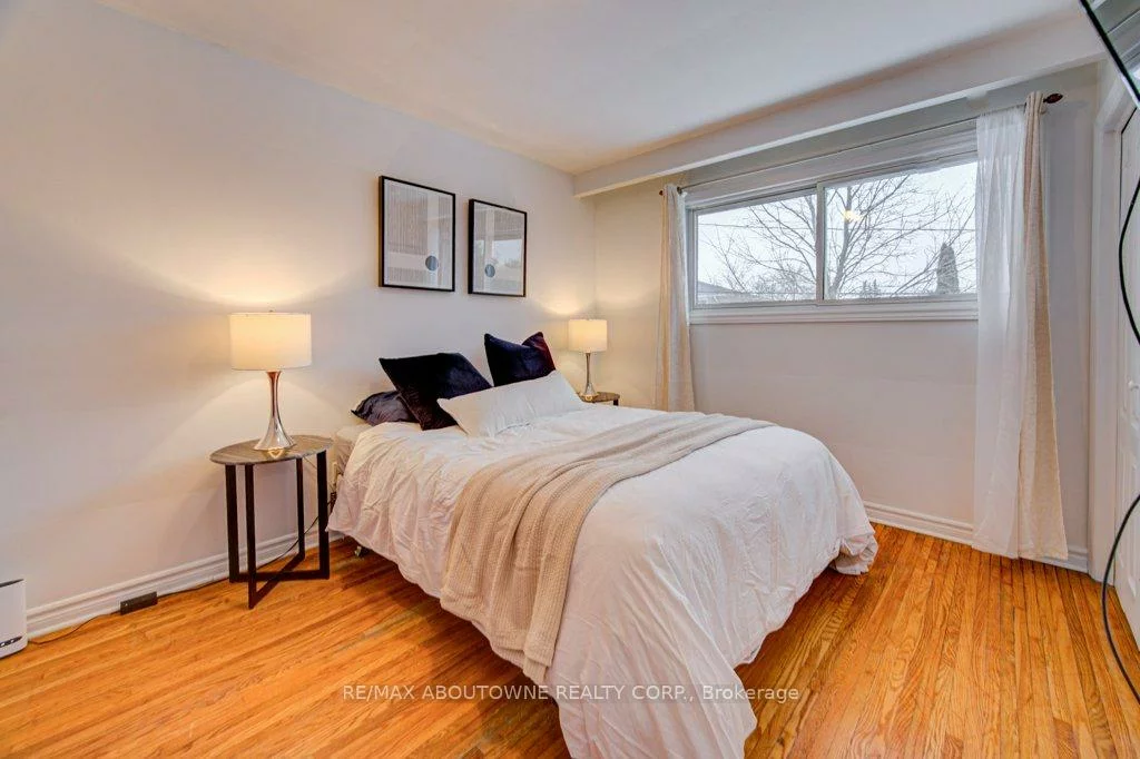 1239, Montclair, 1003 - CP College Park, Oakville