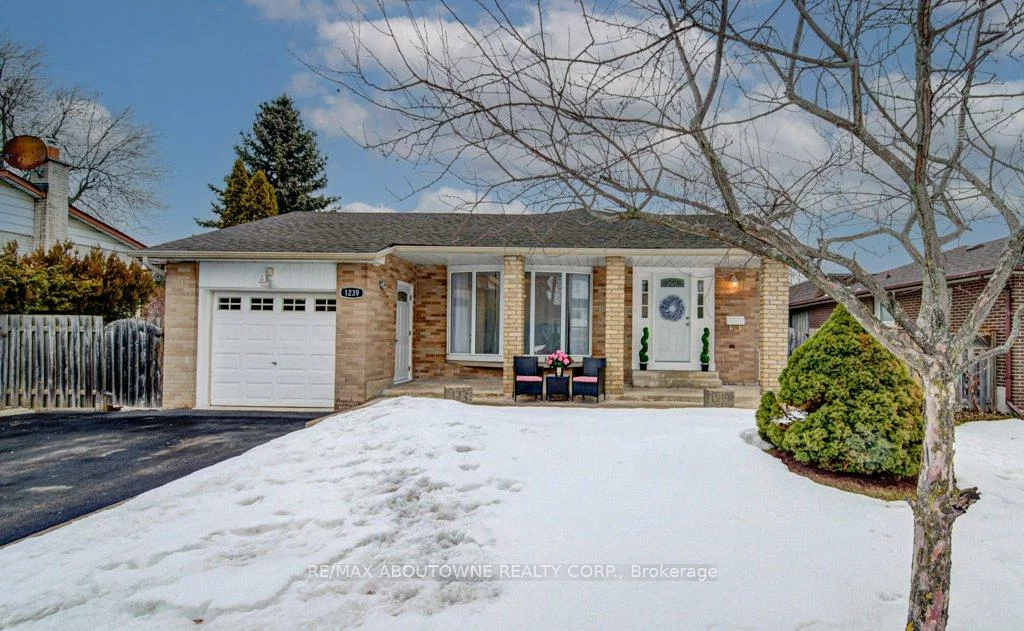 1239, Montclair, 1003 - CP College Park, Oakville