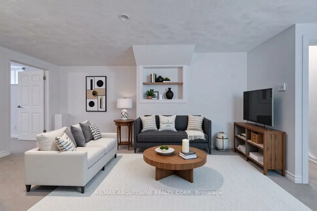 1239, Montclair, 1003 - CP College Park, Oakville