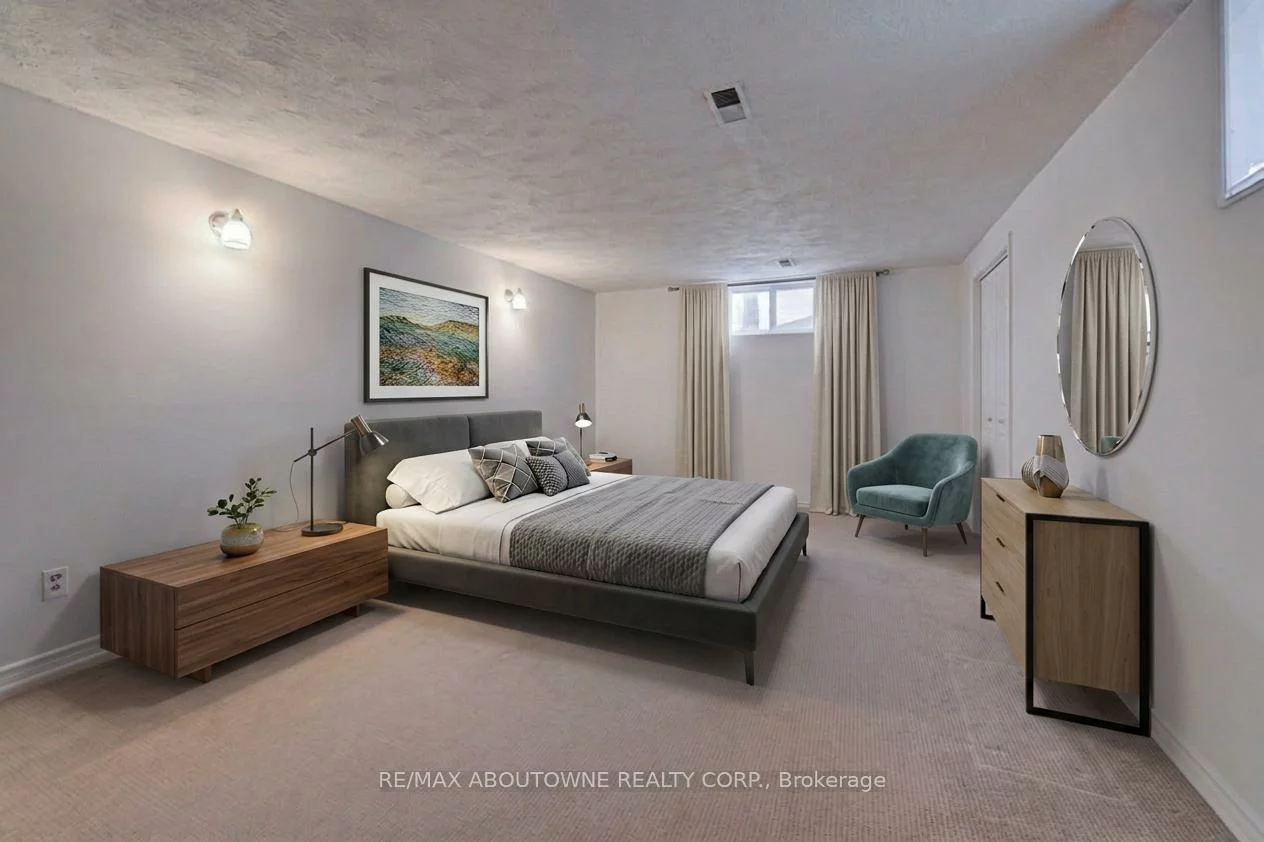 1239, Montclair, 1003 - CP College Park, Oakville