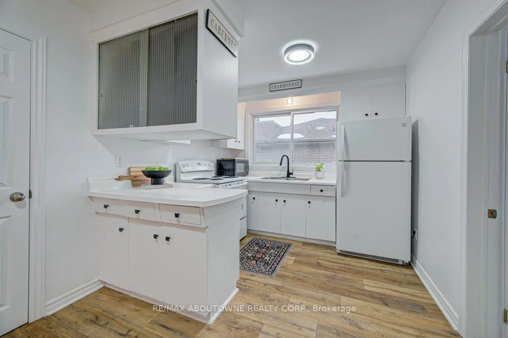 1239, Montclair, 1003 - CP College Park, Oakville