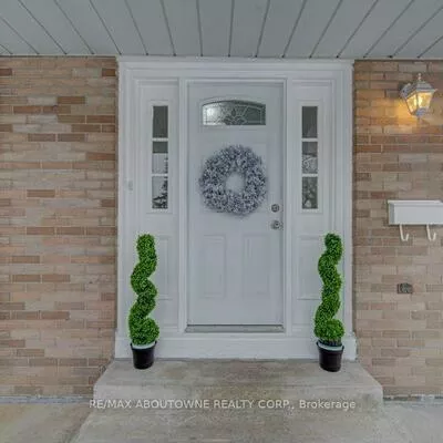 1239, Montclair, 1003 - CP College Park, Oakville