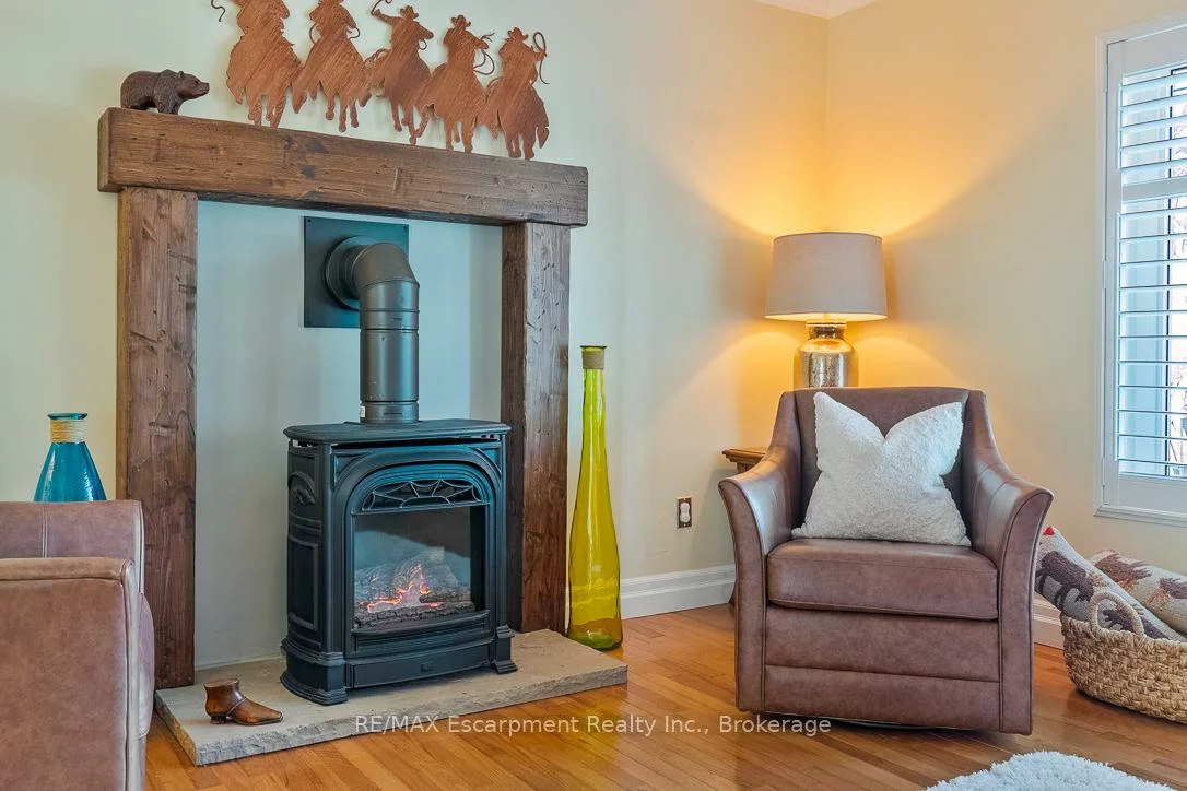 24, Birkbank, 1006 - FD Ford, Oakville