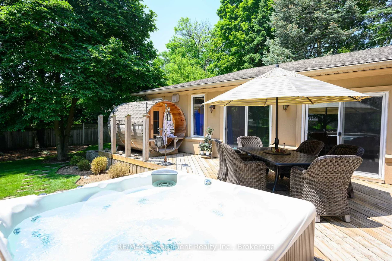 24, Birkbank, 1006 - FD Ford, Oakville