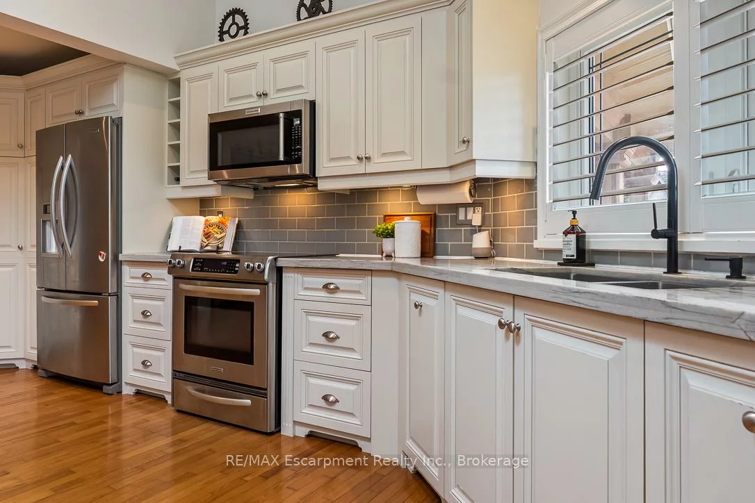 24, Birkbank, 1006 - FD Ford, Oakville