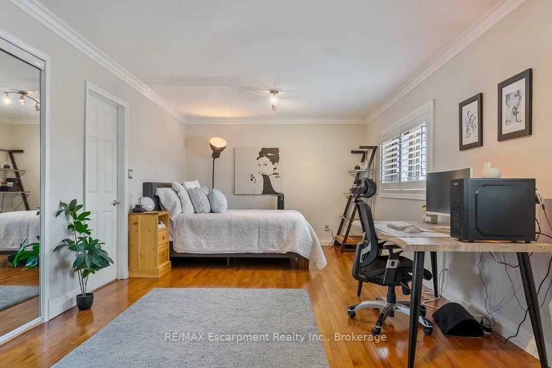 24, Birkbank, 1006 - FD Ford, Oakville