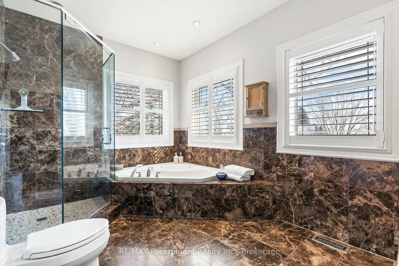 24, Birkbank, 1006 - FD Ford, Oakville