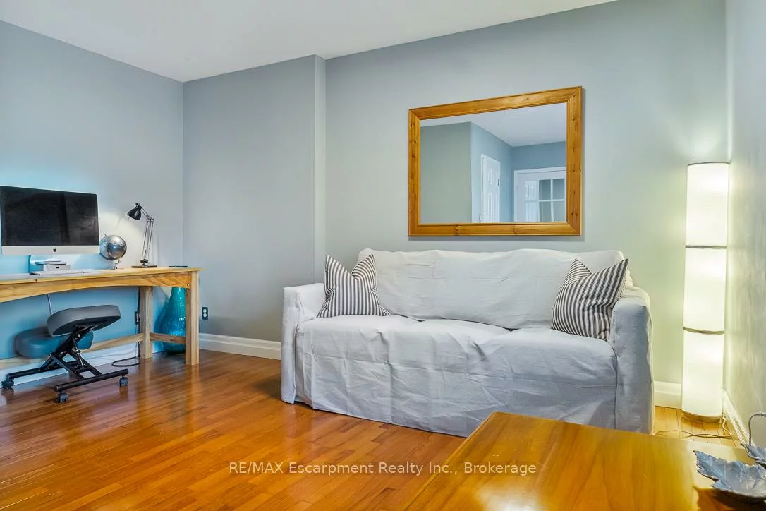 24, Birkbank, 1006 - FD Ford, Oakville