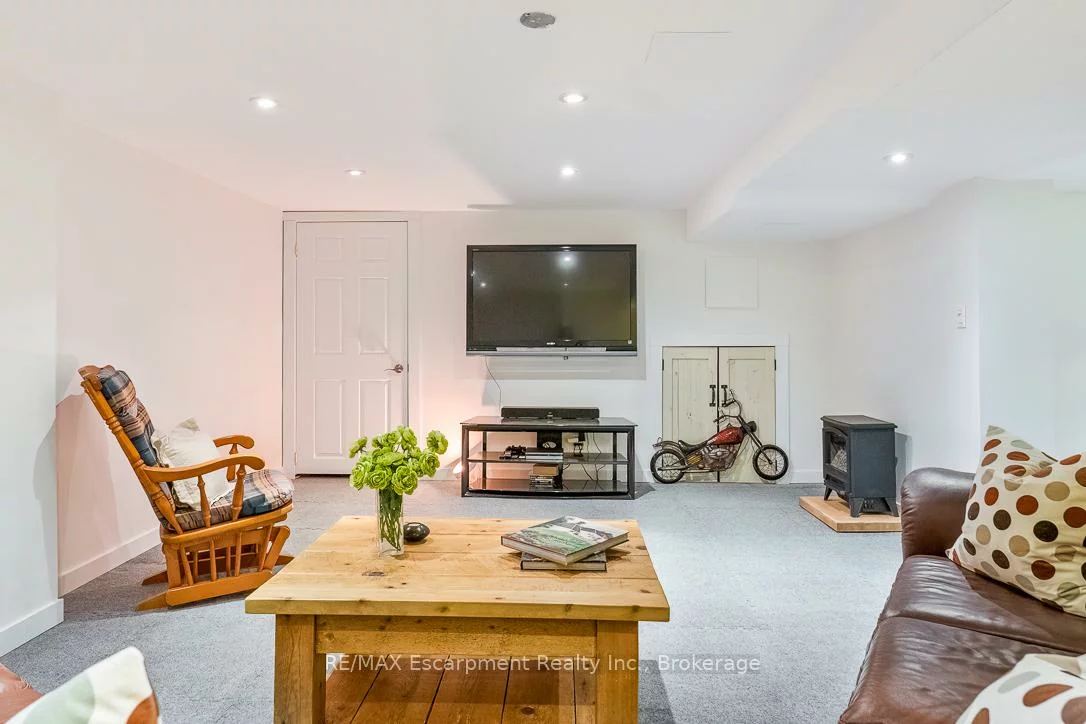 24, Birkbank, 1006 - FD Ford, Oakville