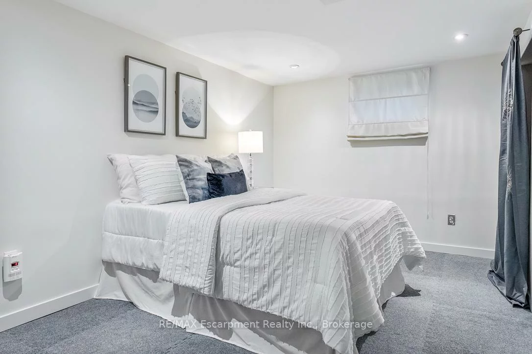 24, Birkbank, 1006 - FD Ford, Oakville