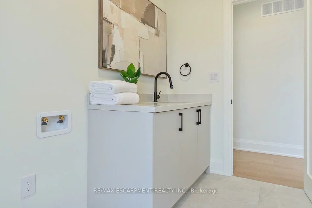 2350, Eighth, 1018 - WC Wedgewood Creek, Oakville