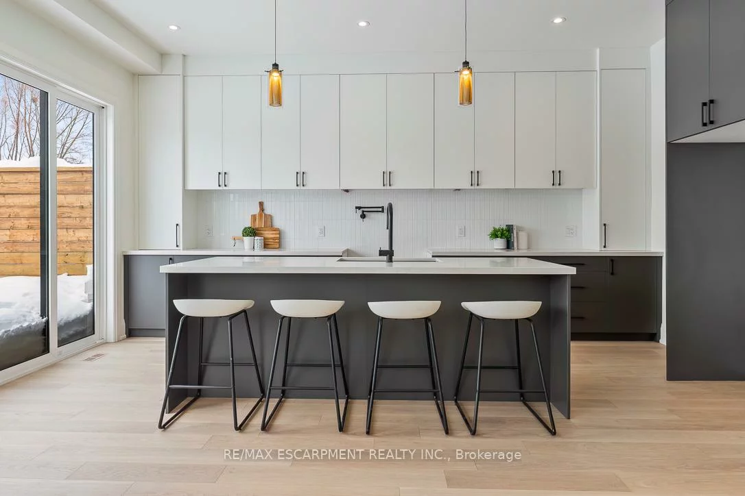 2350, Eighth, 1018 - WC Wedgewood Creek, Oakville