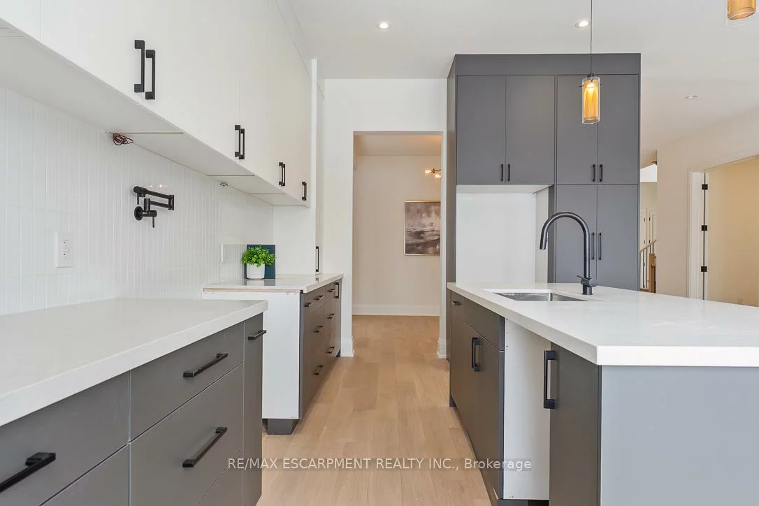 2350, Eighth, 1018 - WC Wedgewood Creek, Oakville