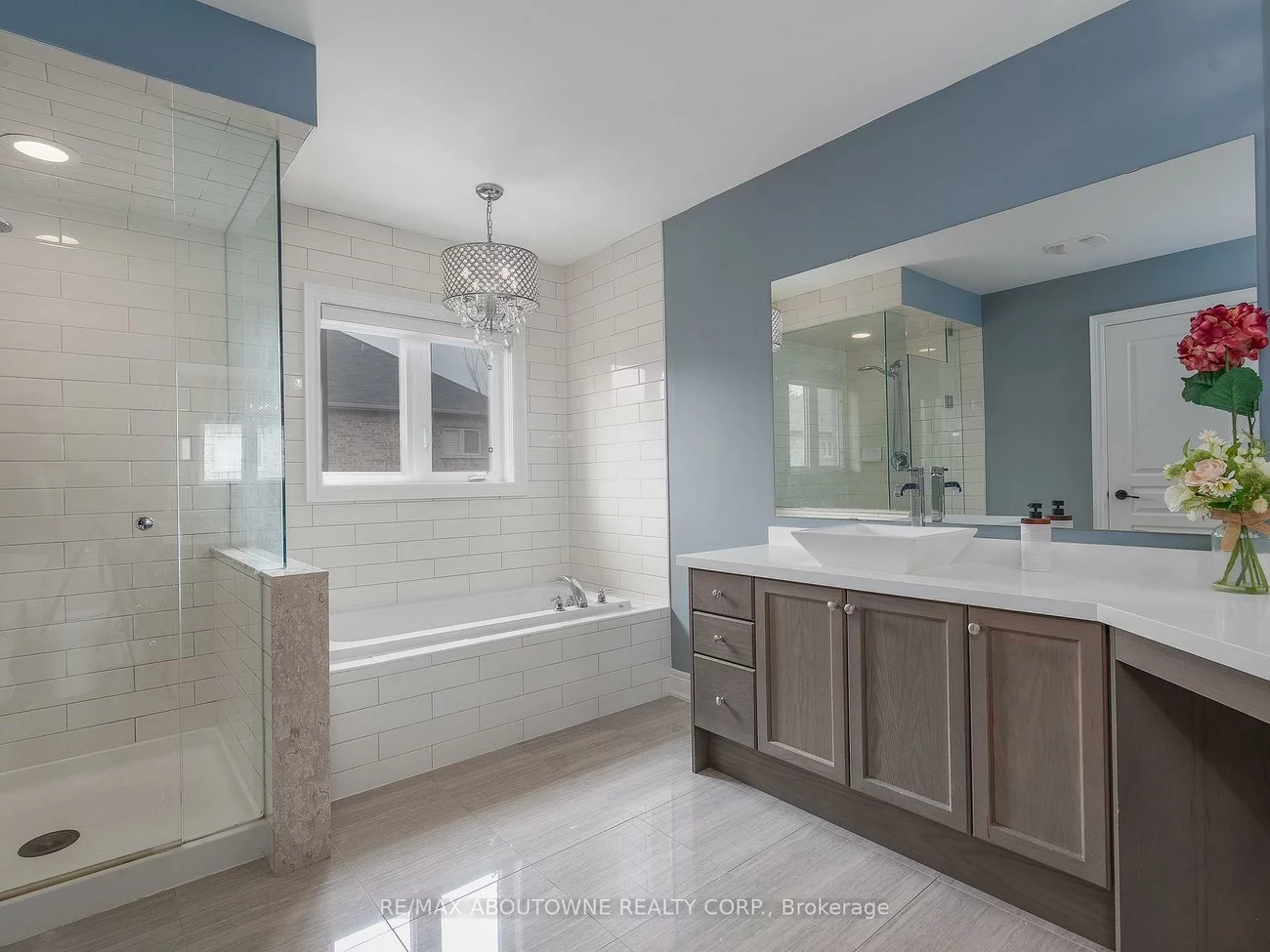 591, Hidden Trail, 1008 - GO Glenorchy, Oakville