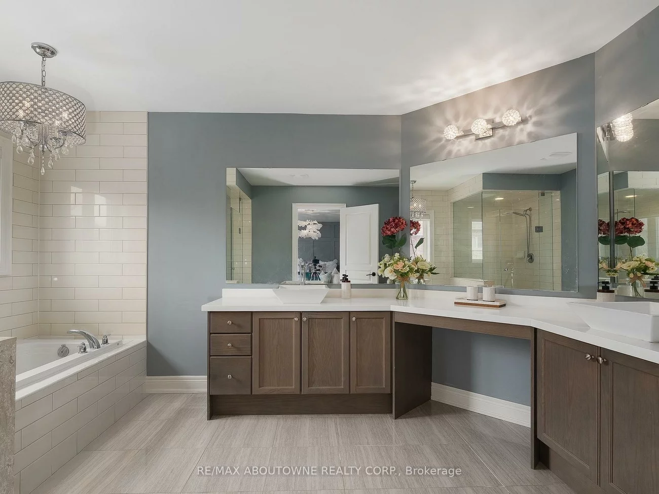 591, Hidden Trail, 1008 - GO Glenorchy, Oakville