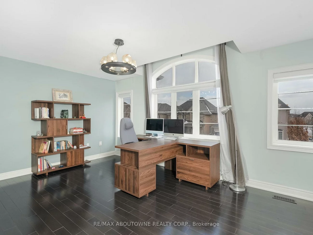 591, Hidden Trail, 1008 - GO Glenorchy, Oakville