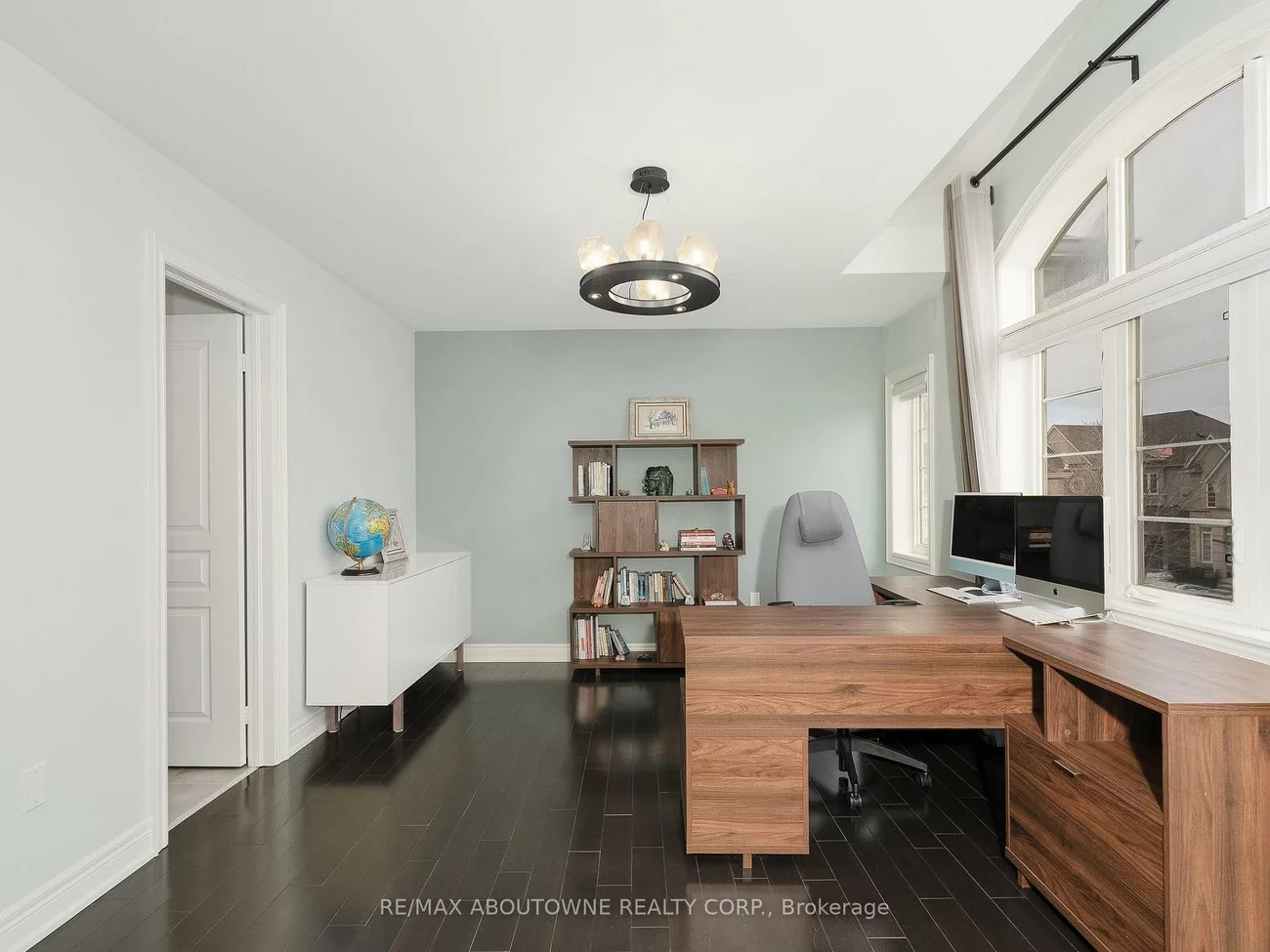 591, Hidden Trail, 1008 - GO Glenorchy, Oakville