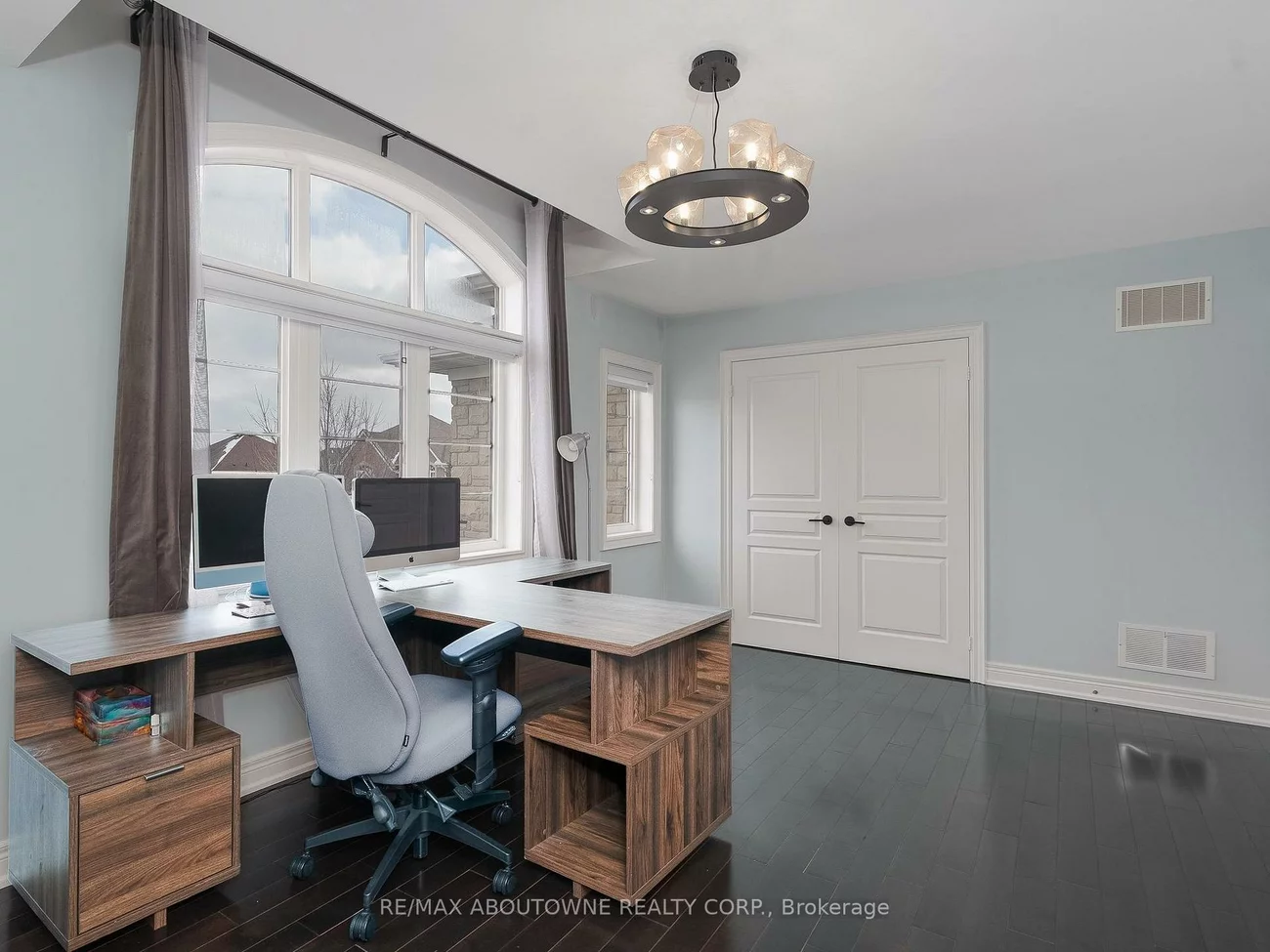 591, Hidden Trail, 1008 - GO Glenorchy, Oakville