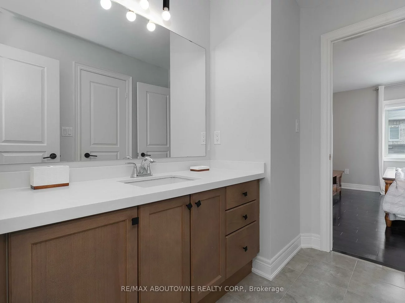 591, Hidden Trail, 1008 - GO Glenorchy, Oakville