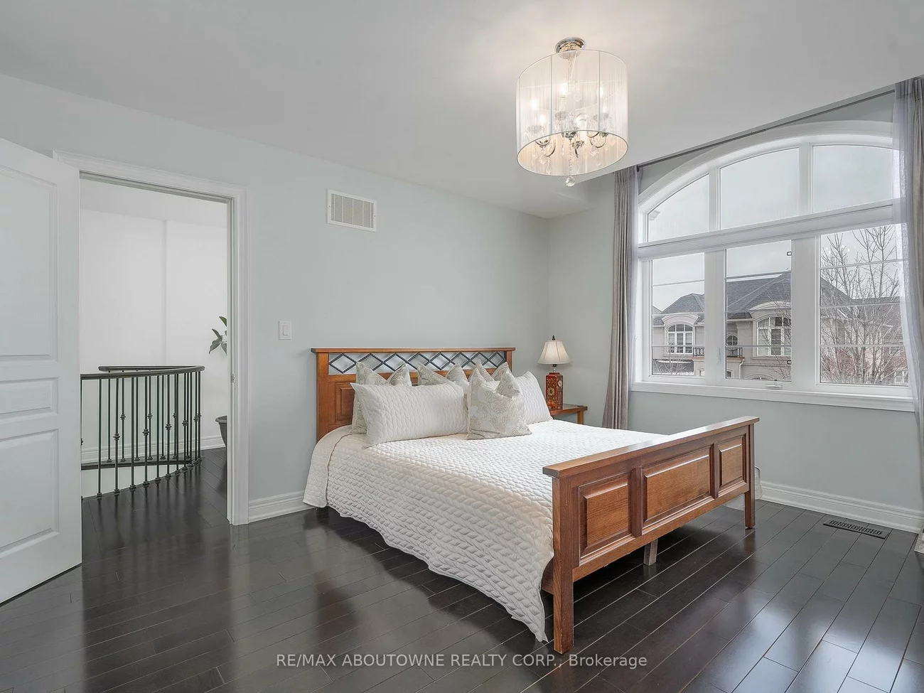 591, Hidden Trail, 1008 - GO Glenorchy, Oakville