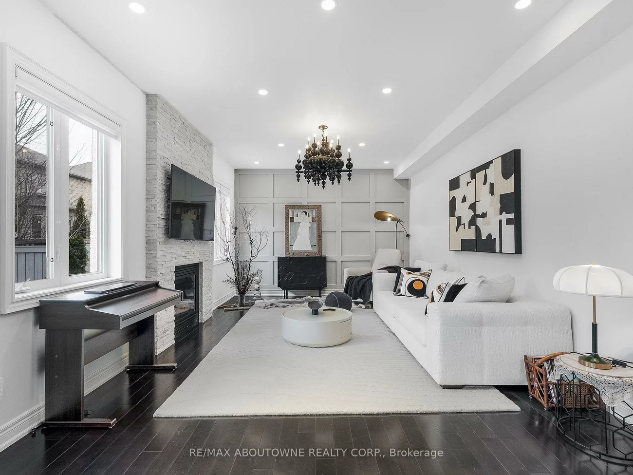 591, Hidden Trail, 1008 - GO Glenorchy, Oakville