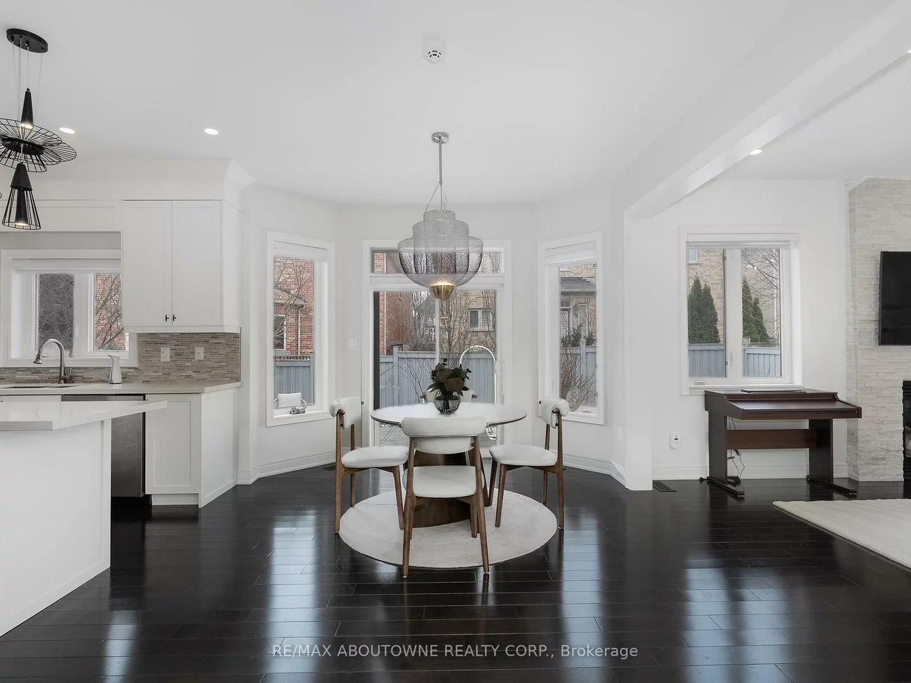 591, Hidden Trail, 1008 - GO Glenorchy, Oakville