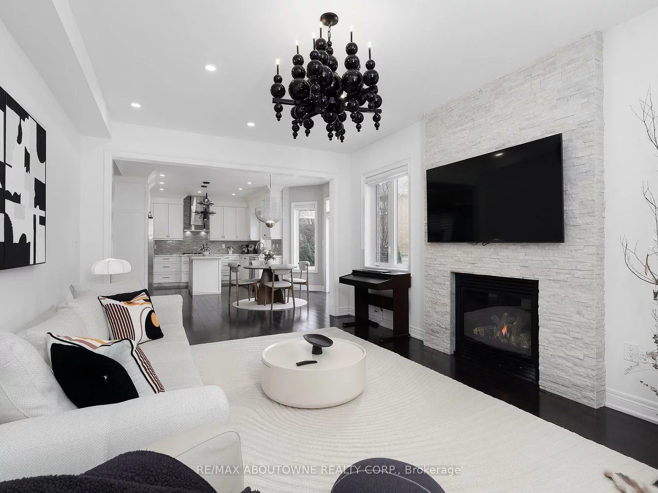 591, Hidden Trail, 1008 - GO Glenorchy, Oakville