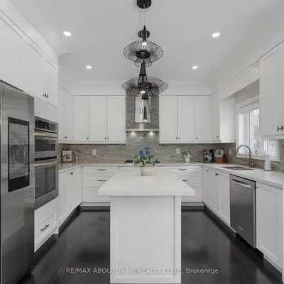 591, Hidden Trail, 1008 - GO Glenorchy, Oakville