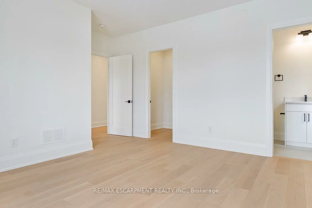 2354, Eighth, 1018 - WC Wedgewood Creek, Oakville