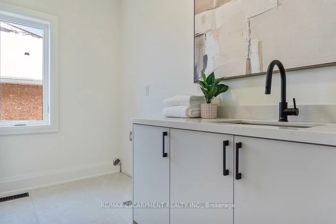 2354, Eighth, 1018 - WC Wedgewood Creek, Oakville