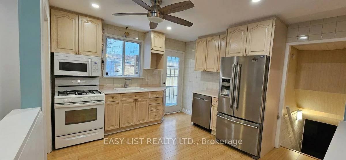 1320, Odessa, 1003 - CP College Park, Oakville