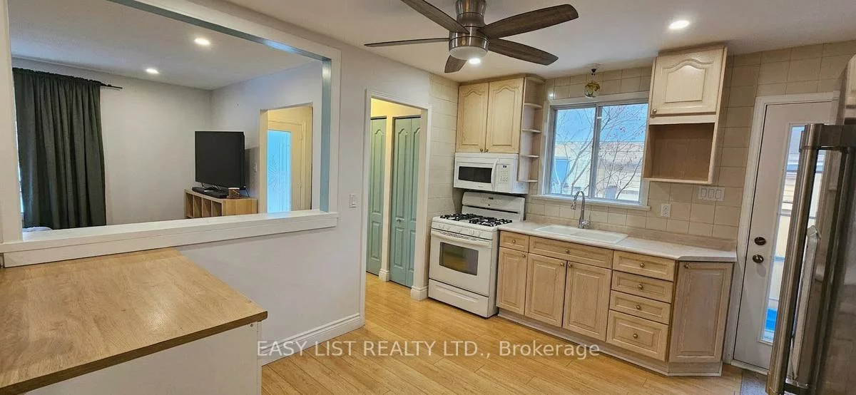 1320, Odessa, 1003 - CP College Park, Oakville