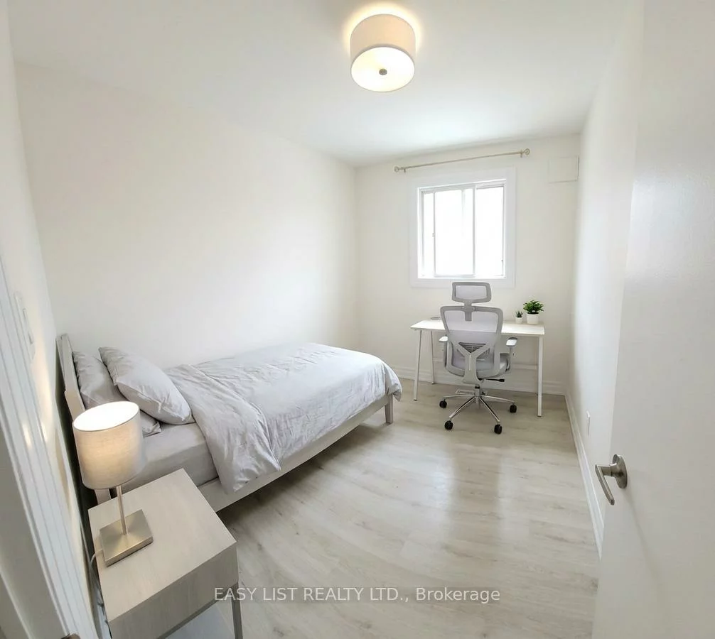 1320, Odessa, 1003 - CP College Park, Oakville