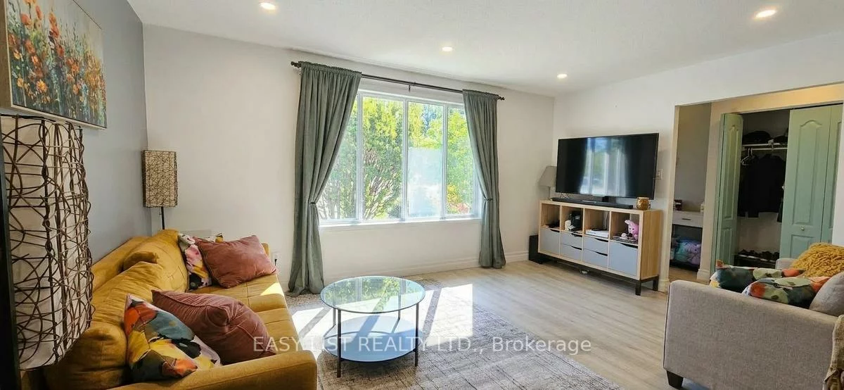 1320, Odessa, 1003 - CP College Park, Oakville