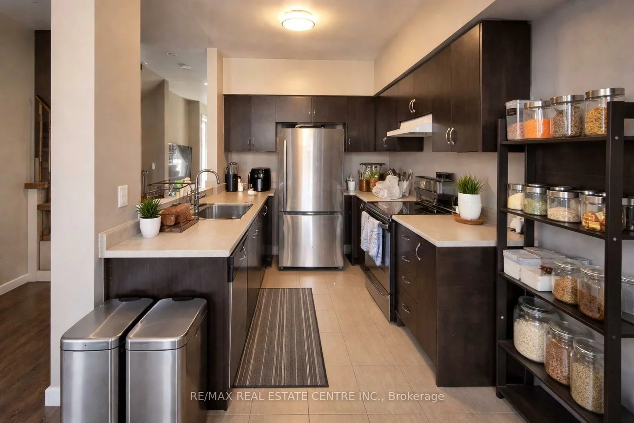 2491, Postmaster, 1019 - WM Westmount, Oakville