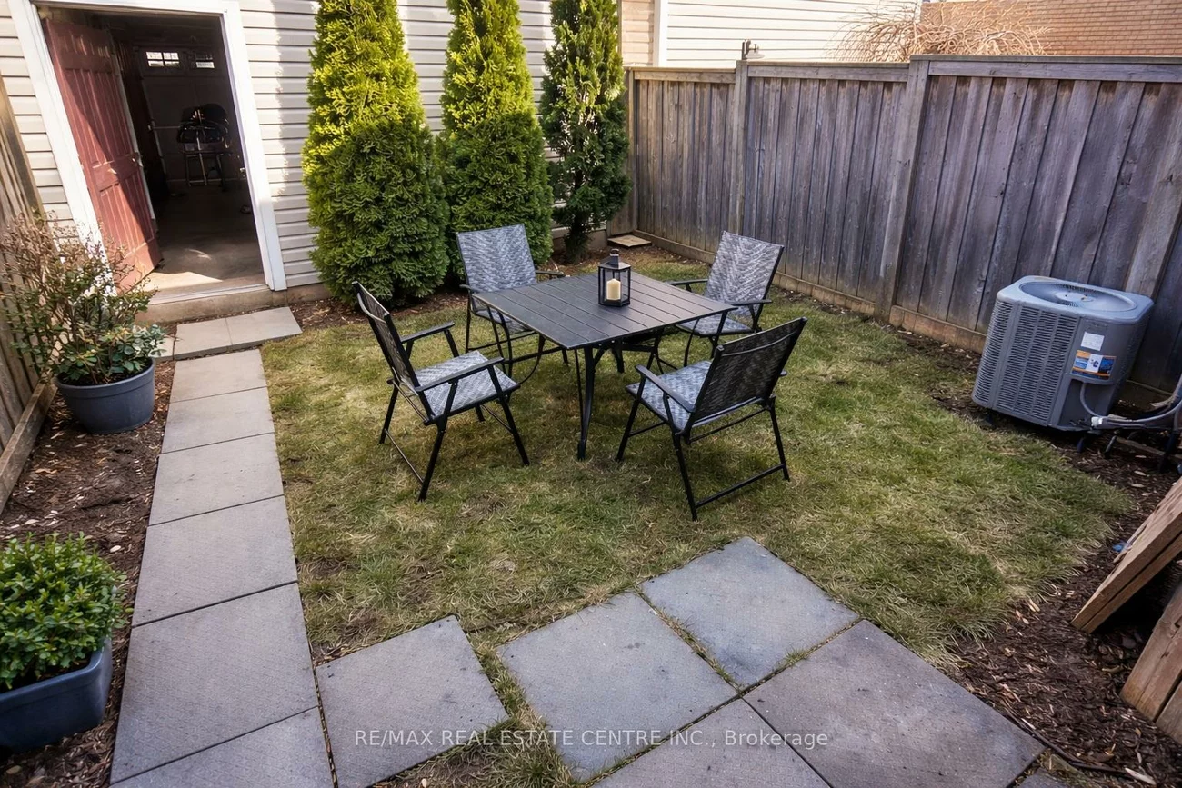 2491, Postmaster, 1019 - WM Westmount, Oakville