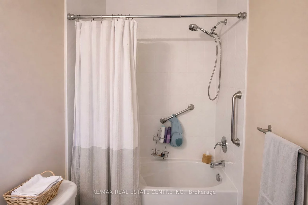 2491, Postmaster, 1019 - WM Westmount, Oakville