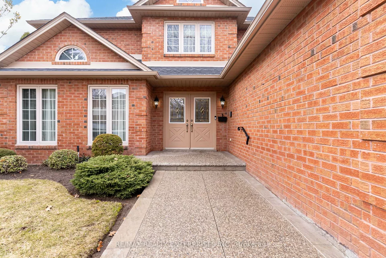 2439, Deer Run, 1014 - QE Queen Elizabeth, Oakville